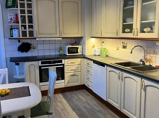 Comfortable 3 Bedroom On One Floor. شقة *
