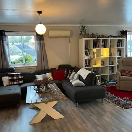 Comfortable 3 Bedroom On One Floor. Σαντεφιόρδ